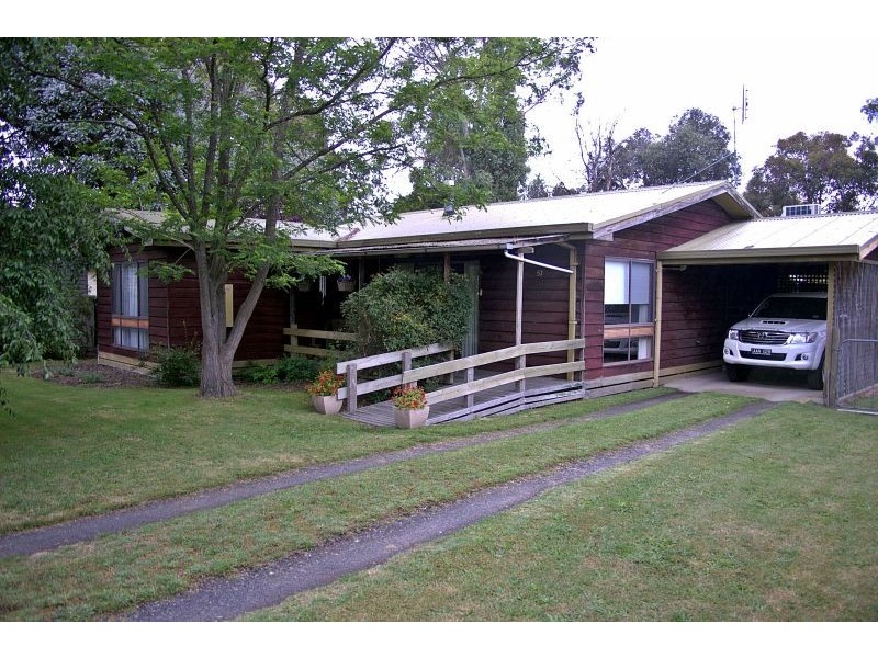 51 High Street, Woodend VIC 3442