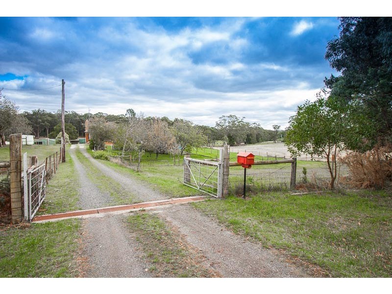 887 Blackforest Drive, Woodend VIC 3442