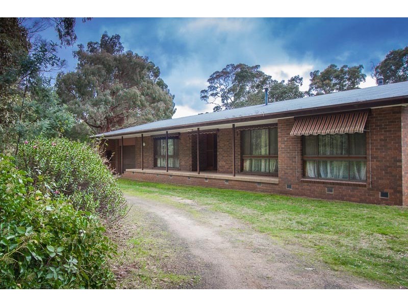 32 Coach Road, Woodend VIC 3442