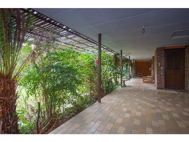 32 Coach Road, Woodend VIC 3442