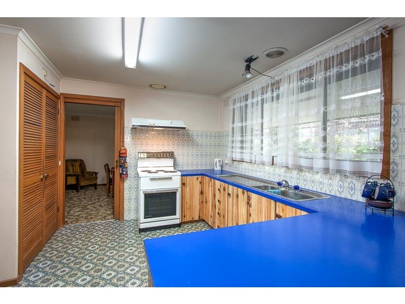 32 Coach Road, Woodend VIC 3442