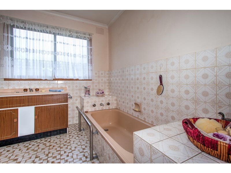 32 Coach Road, Woodend VIC 3442
