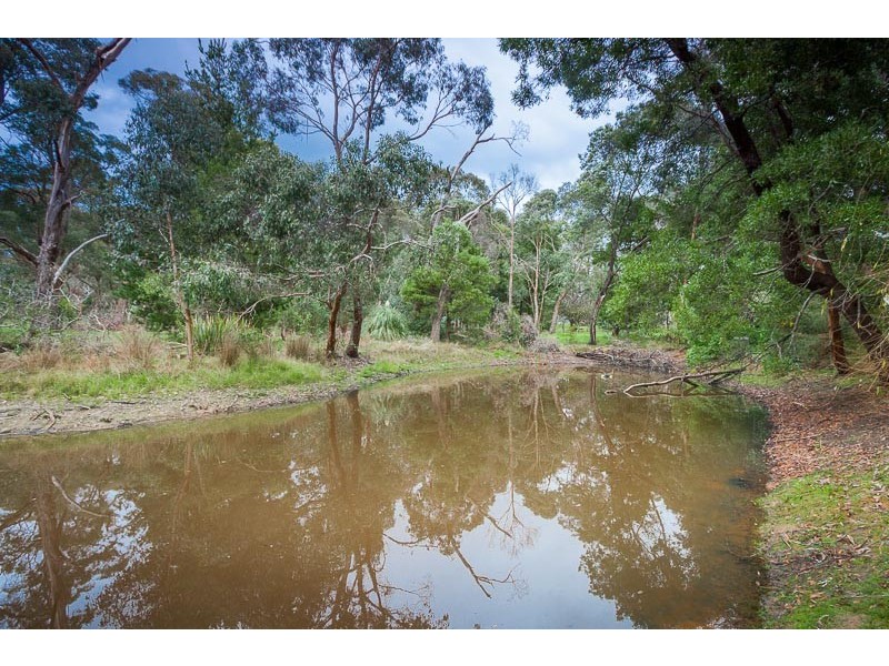 32 Coach Road, Woodend VIC 3442