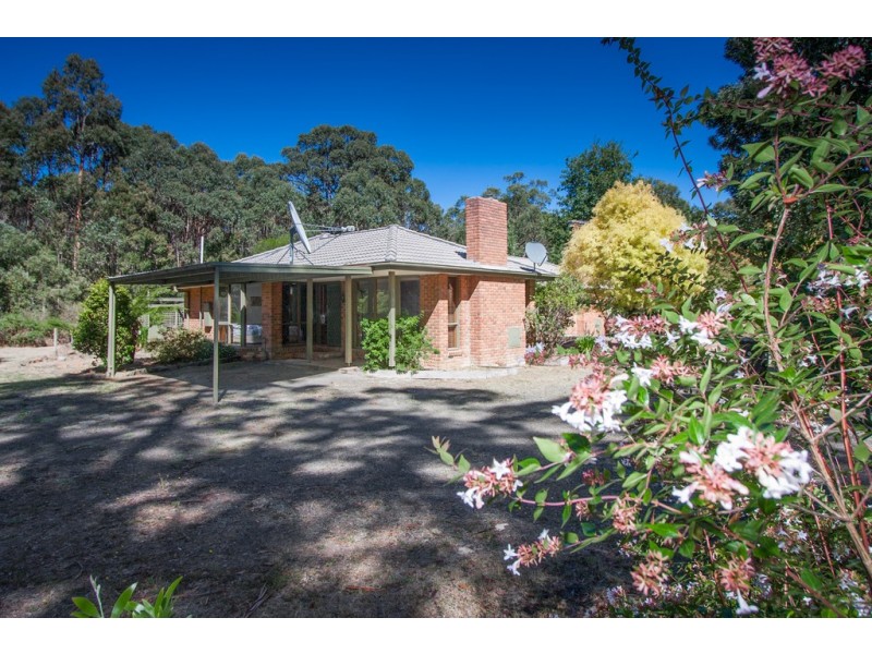 14 Fleming Road, Woodend VIC 3442