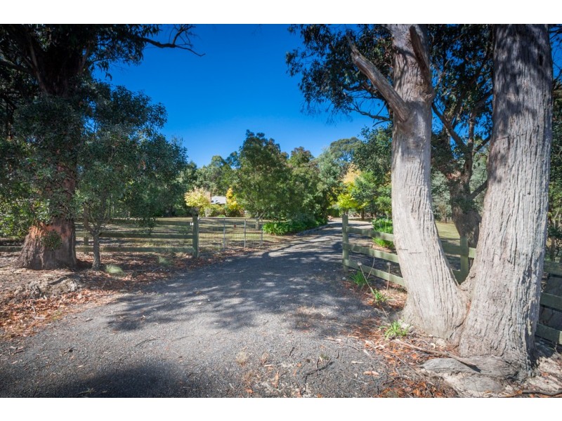 14 Fleming Road, Woodend VIC 3442