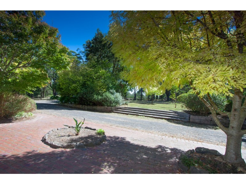 14 Fleming Road, Woodend VIC 3442
