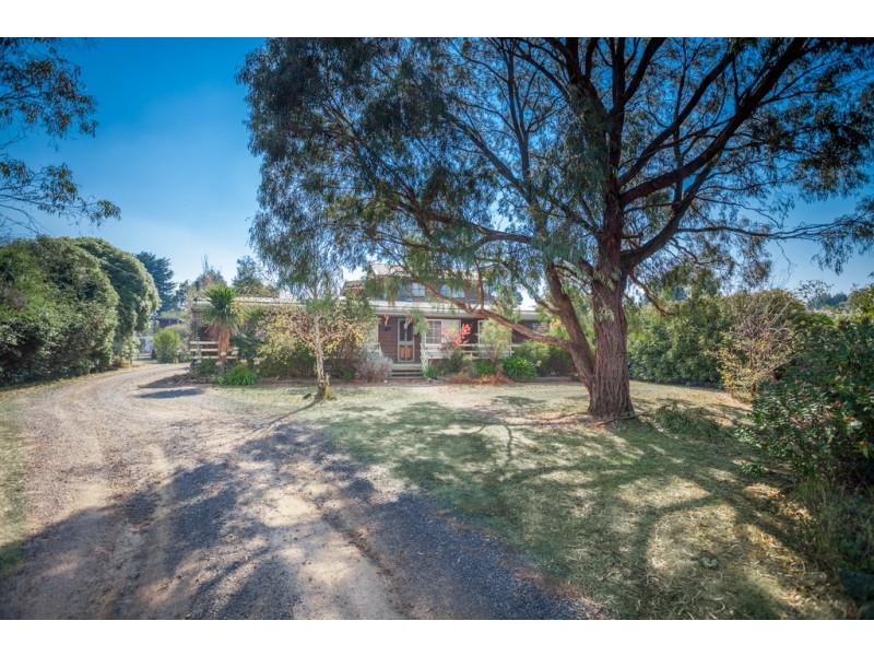 13 Digby Drive, Romsey VIC 3434