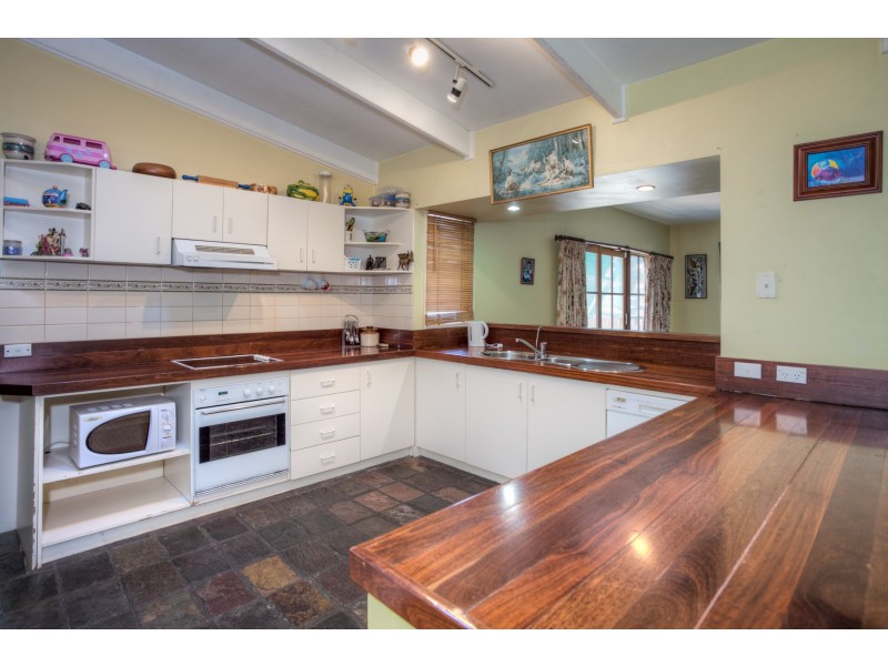 13 Digby Drive, Romsey VIC 3434