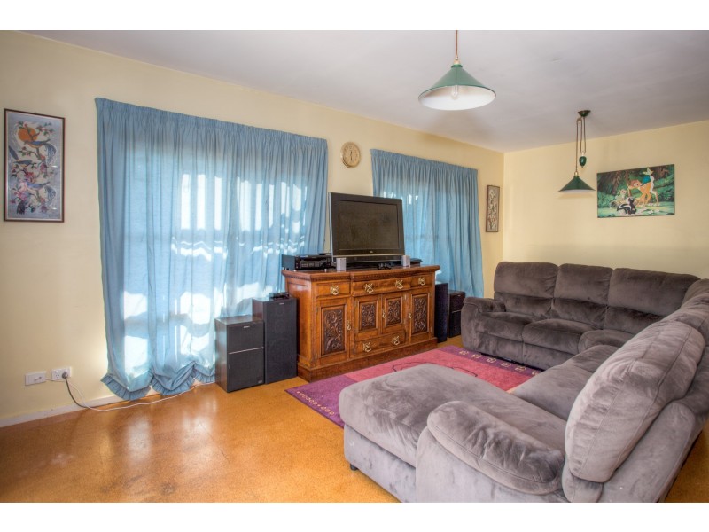 13 Digby Drive, Romsey VIC 3434