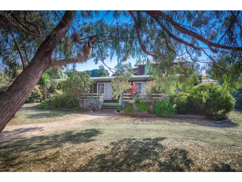 13 Digby Drive, Romsey VIC 3434