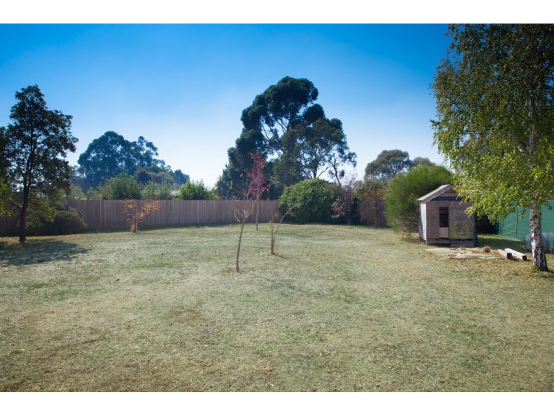 13 Digby Drive, Romsey VIC 3434