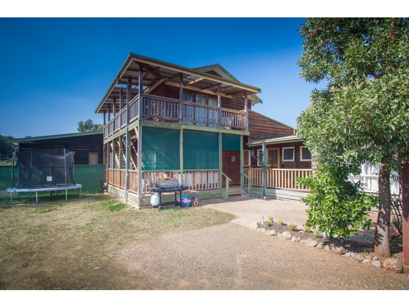 13 Digby Drive, Romsey VIC 3434