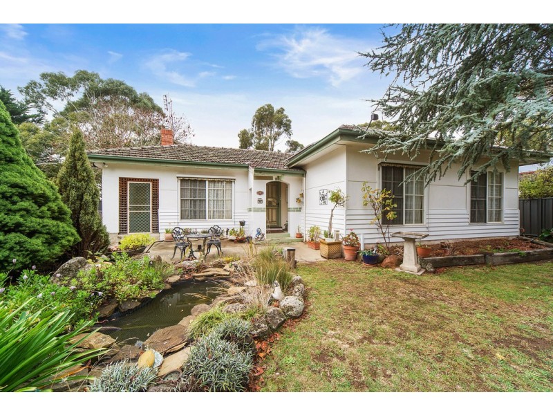 10 Bowen Street, Woodend VIC 3442