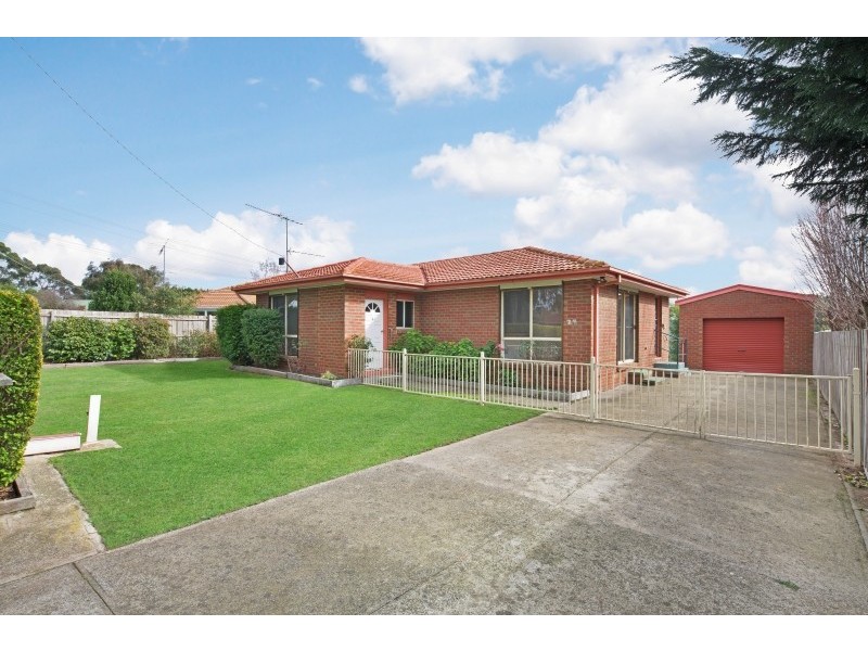 24 Manifold Road, Woodend VIC 3442