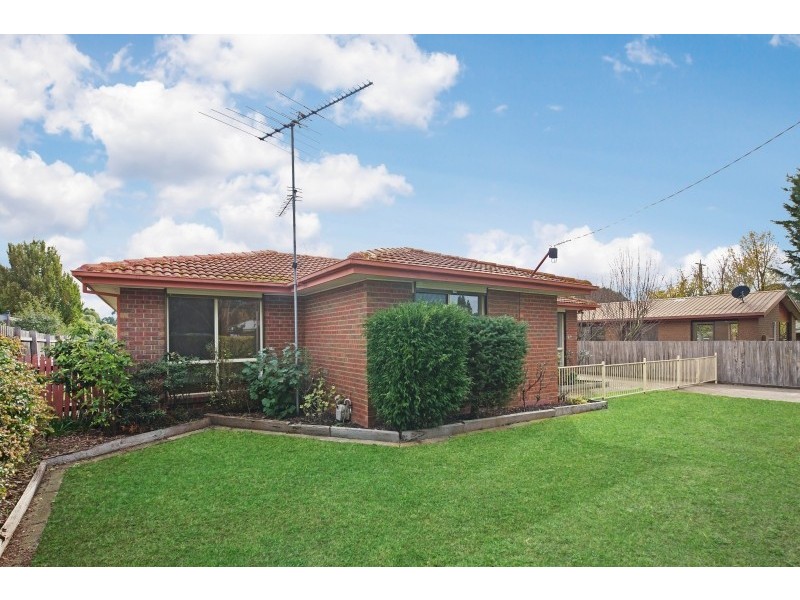 24 Manifold Road, Woodend VIC 3442