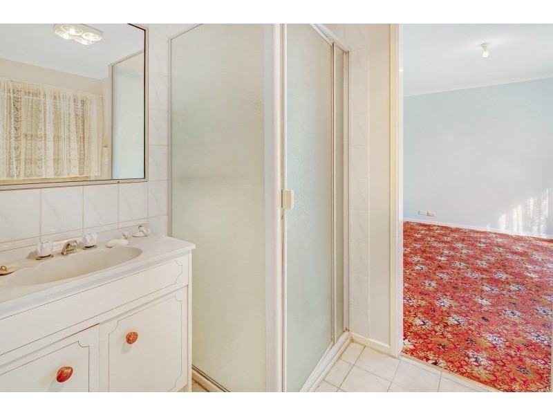 24 Manifold Road, Woodend VIC 3442