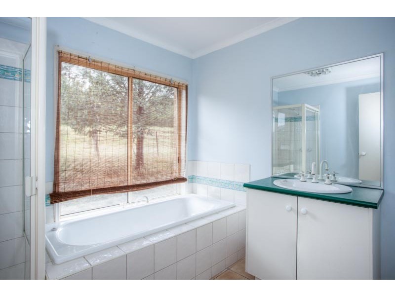 21 Sullivans Road, Woodend VIC 3442