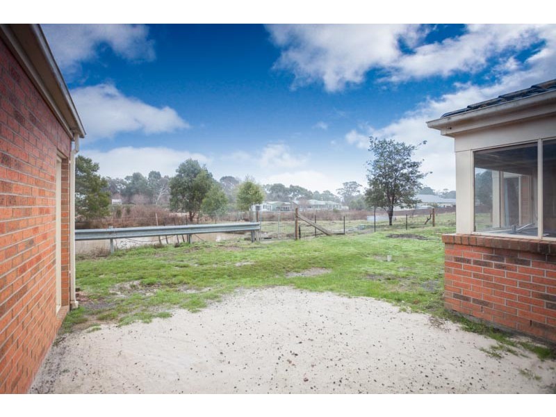 21 Sullivans Road, Woodend VIC 3442