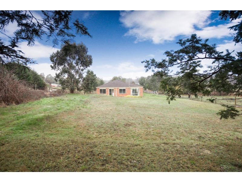 21 Sullivans Road, Woodend VIC 3442