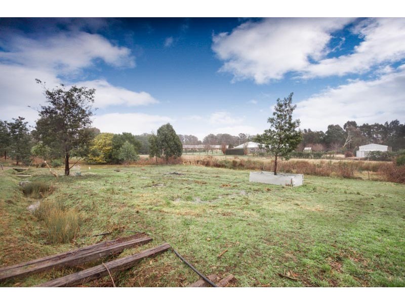 21 Sullivans Road, Woodend VIC 3442