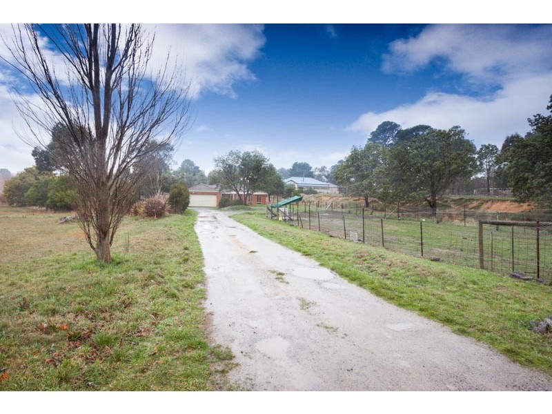 21 Sullivans Road, Woodend VIC 3442