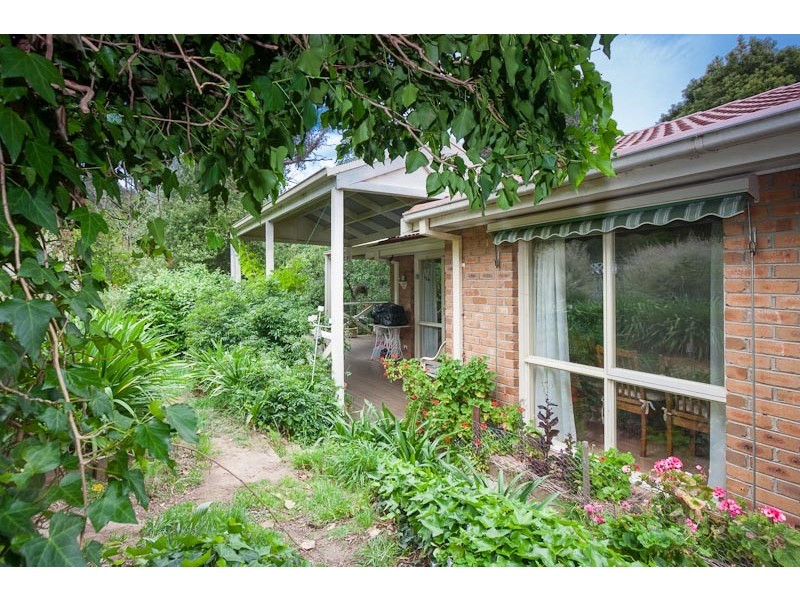 3 Governors Drive, Mount Macedon VIC 3441