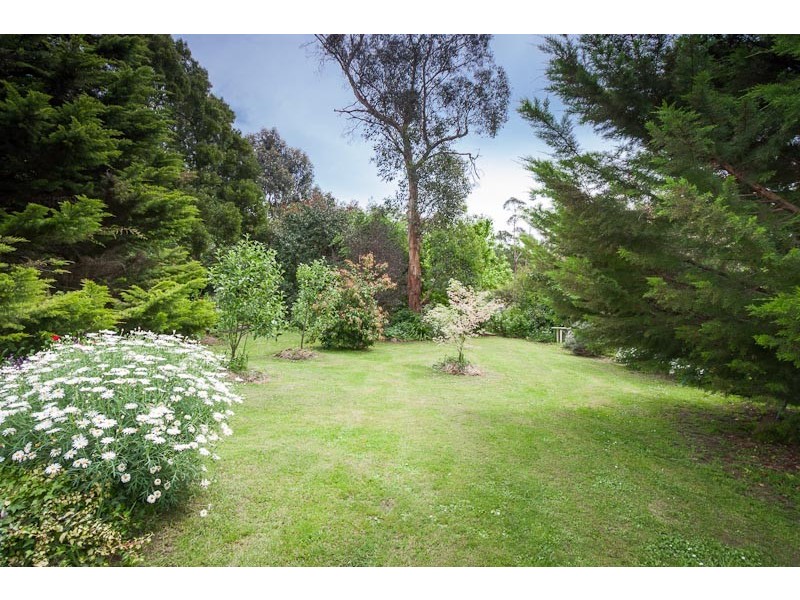 3 Governors Drive, Mount Macedon VIC 3441