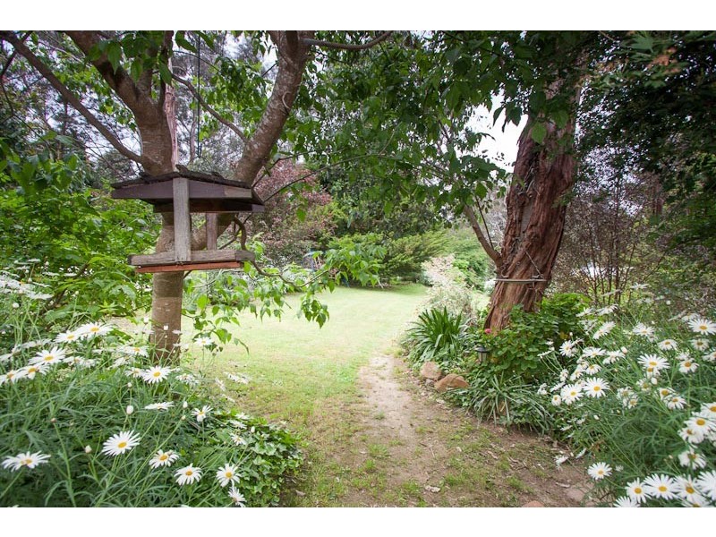 3 Governors Drive, Mount Macedon VIC 3441
