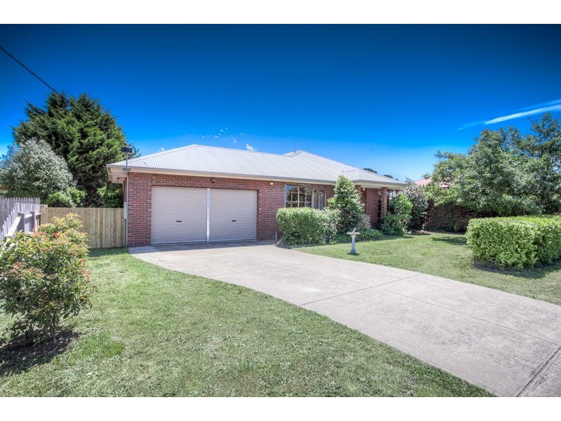 14 Manifold Road, Woodend VIC 3442