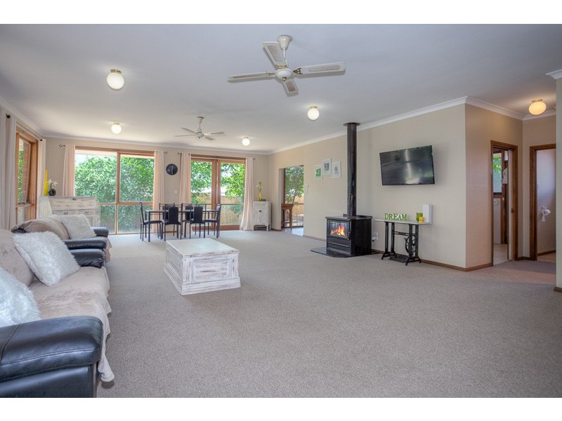 14 Manifold Road, Woodend VIC 3442