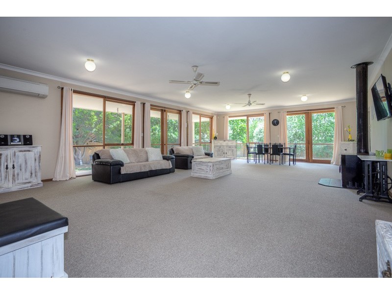 14 Manifold Road, Woodend VIC 3442