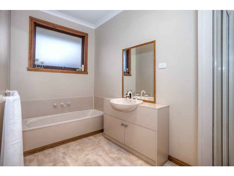 14 Manifold Road, Woodend VIC 3442