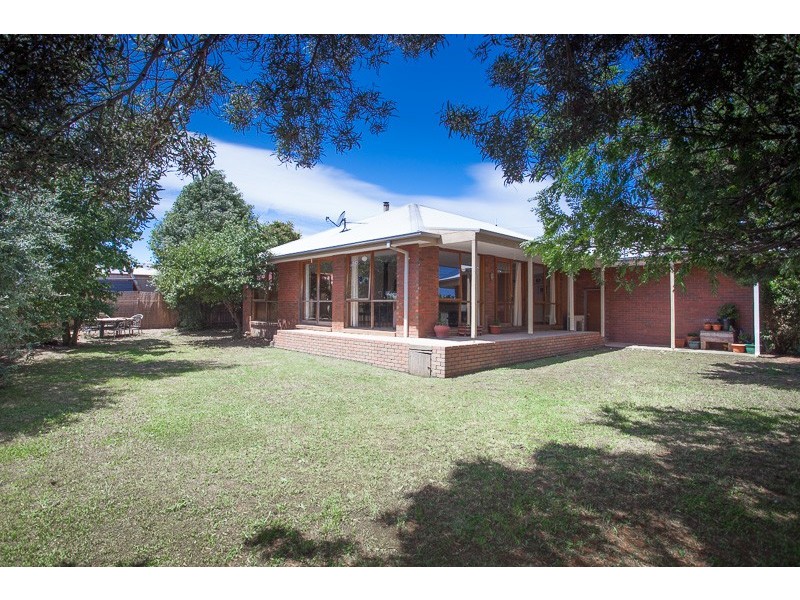 14 Manifold Road, Woodend VIC 3442