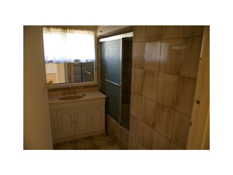 72 Leamington Street, Reservoir VIC 3073