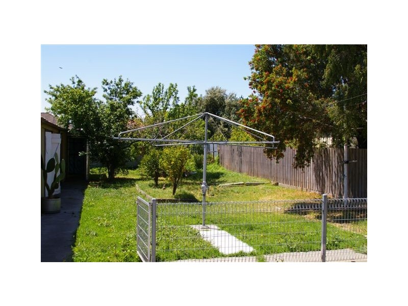 72 Leamington Street, Reservoir VIC 3073