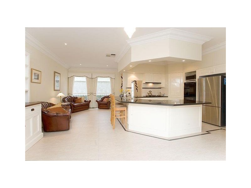 2 Oakhurst Avenue, Heidelberg VIC 3084