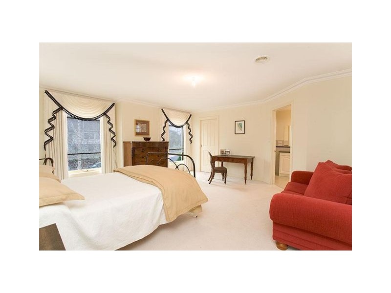 2 Oakhurst Avenue, Heidelberg VIC 3084