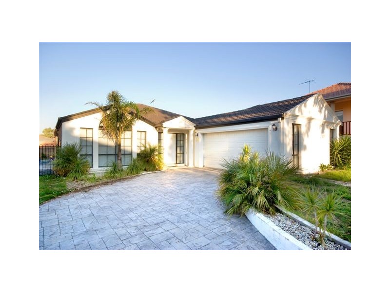 4 Almands Avenue, Roxburgh Park VIC 3064