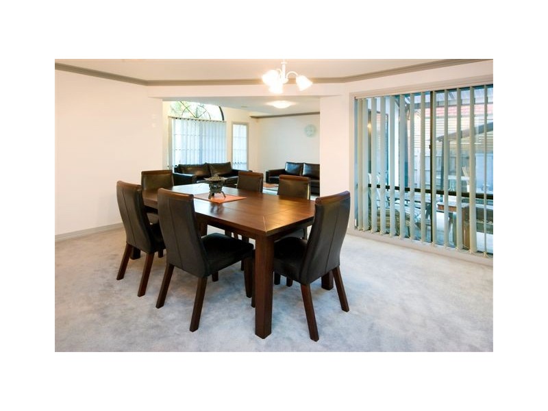 4 Almands Avenue, Roxburgh Park VIC 3064