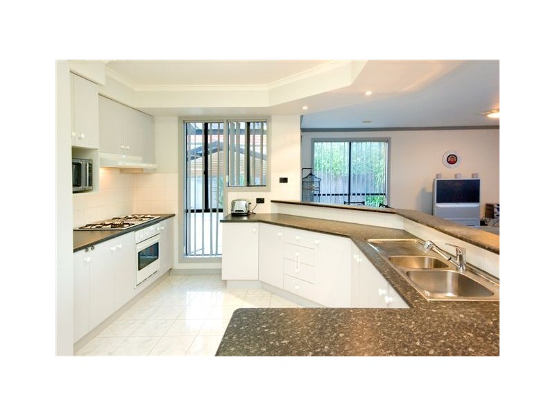 4 Almands Avenue, Roxburgh Park VIC 3064