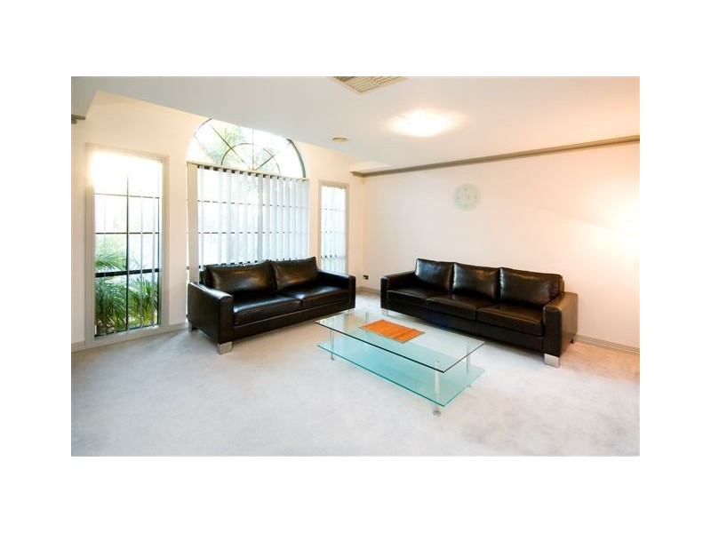 4 Almands Avenue, Roxburgh Park VIC 3064