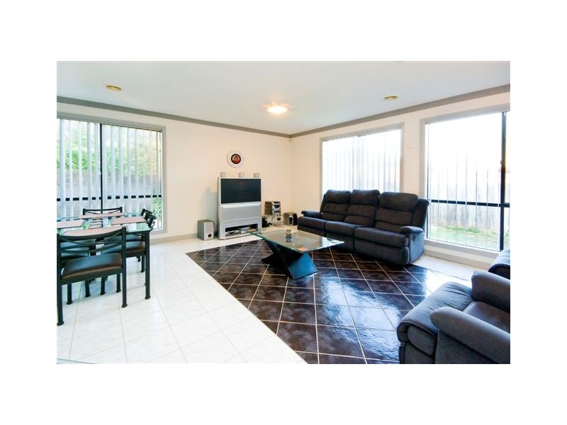 4 Almands Avenue, Roxburgh Park VIC 3064