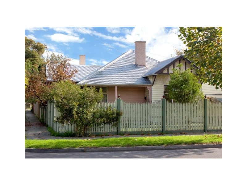 13 Grange Road, Fairfield VIC 3078