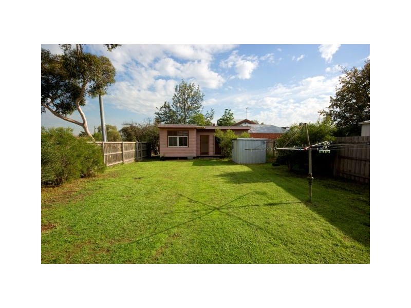 13 Grange Road, Fairfield VIC 3078