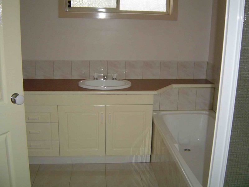 2/1 Dickens Street, Lalor VIC 3075