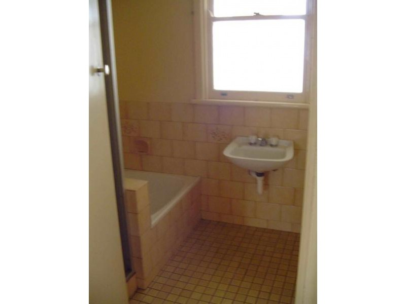 704 Gilbert Road, Preston West VIC 3072