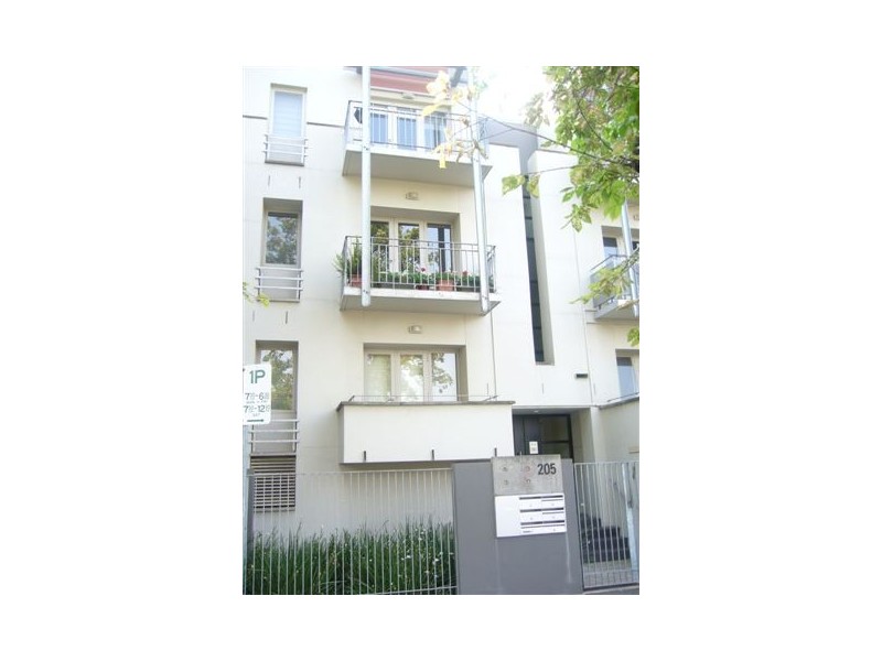 2/205 Cardigan Street, Carlton VIC 3053
