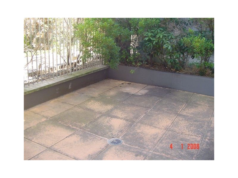 2/205 Cardigan Street, Carlton VIC 3053