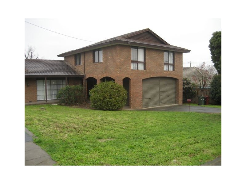 4 Tandara Avenue, Doncaster VIC 3108