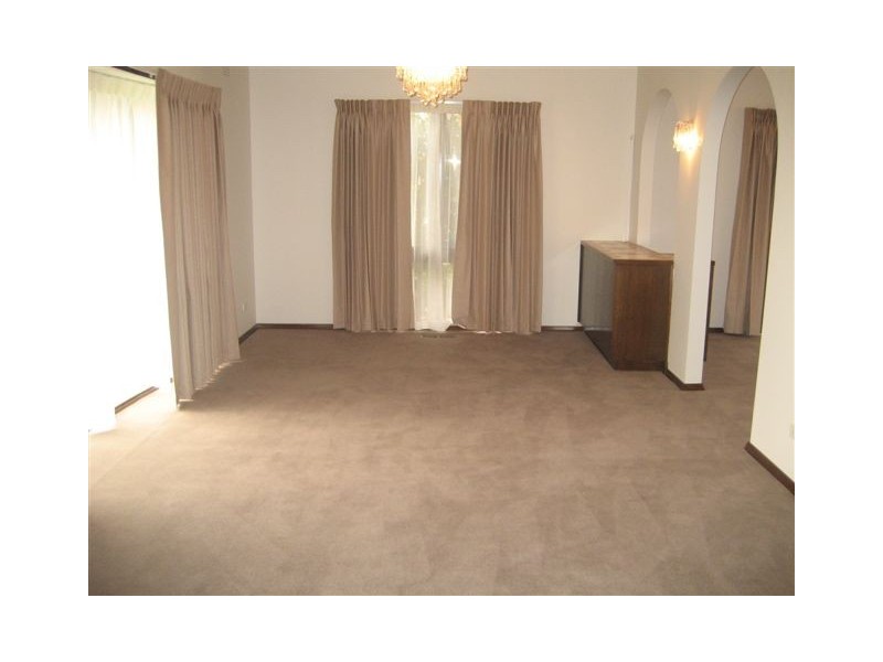 4 Tandara Avenue, Doncaster VIC 3108